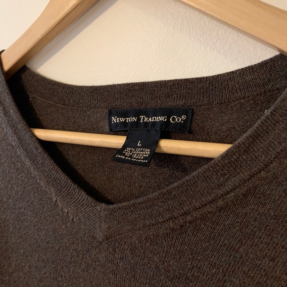 Newton Trading Co. olive thin v neck sweater L - Picture 3 of 3